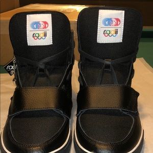 Men’s size 10 Radii shoes
